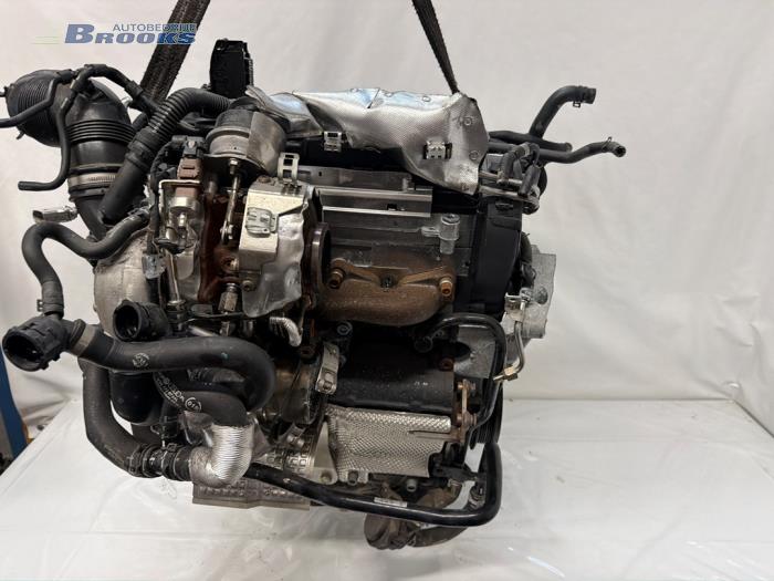 Engine from a Skoda Superb Combi (3V5) 2.0 TDI 2021
