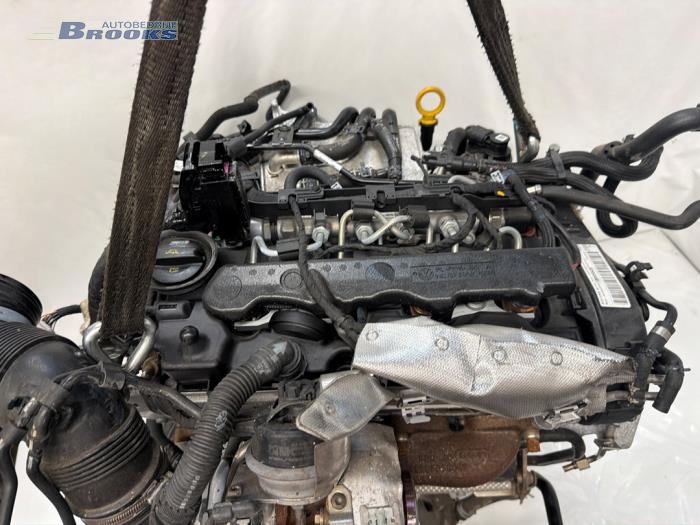 Engine from a Skoda Superb Combi (3V5) 2.0 TDI 2021