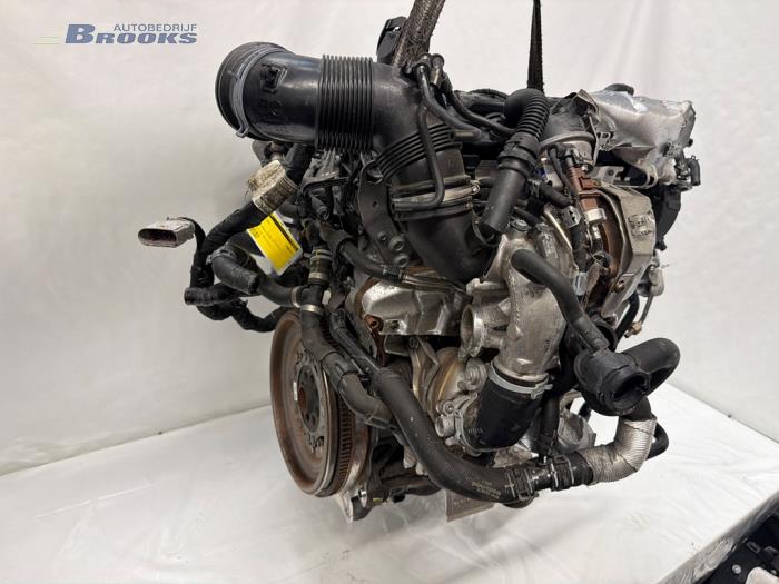Engine from a Skoda Superb Combi (3V5) 2.0 TDI 2021