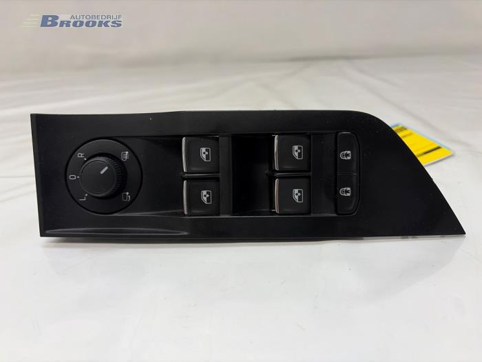 Usados Interruptor combinado de ventanillas Skoda Superb Combi (3V5) 2.0 TDI Precio € 60,00 Norma de margen ofrecido por Autobedrijf Brooks
