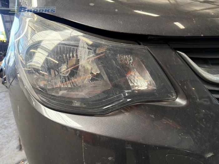 Używane Reflektor prawy Opel Karl 1.0 12V Cena € 325,00 Procedura marży oferowane przez Autobedrijf Brooks