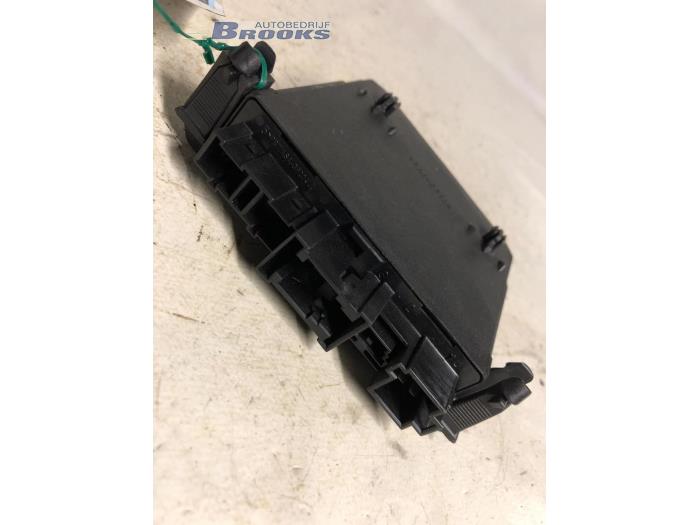 Central door locking module from a Mercedes-Benz C (W203) 2.2 C-200 CDI 16V 2006