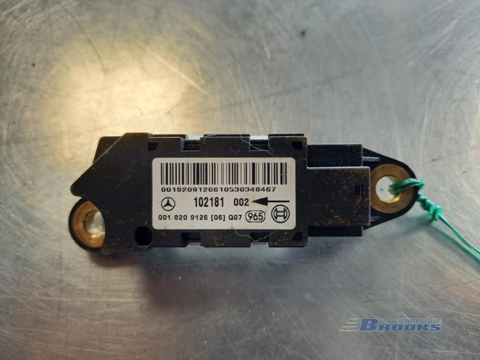 Begagnade Airbagsensor Mercedes C (W203) 2.2 C-200 CDI 16V Pris € 15,00 Marginaltabell erbjuds av Autobedrijf Brooks