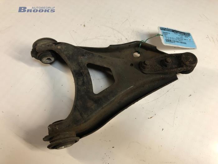 Front wishbone, right from a Renault Clio II Societe (SB) 1.5 dCi 65 2002