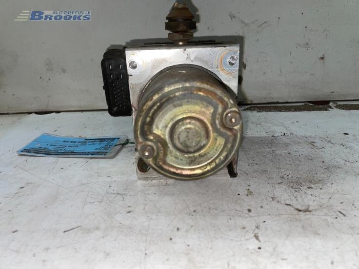 Begagnade ABS-pump Suzuki Alto (RF410) 1.1 16V Pris € 50,00 Marginaltabell erbjuds av Autobedrijf Brooks