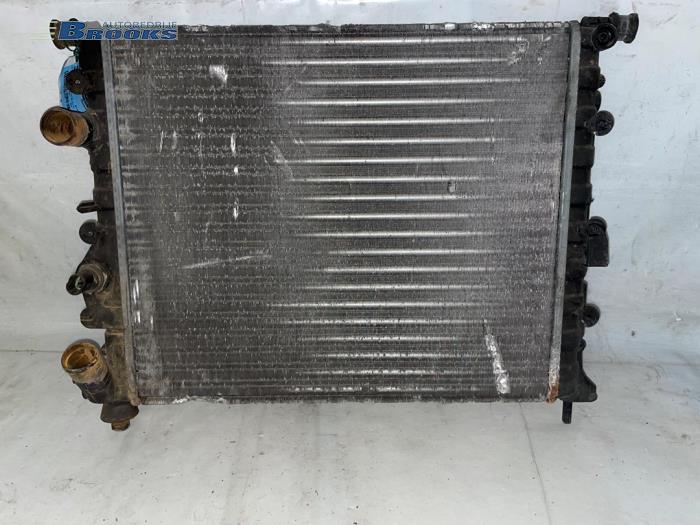 Usagé Radiateur Renault Megane Scénic (JA) 1.4i RL,RN Prix € 15,00 Règlement à la marge proposé par Autobedrijf Brooks