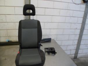 Używane Fotel tylny Mazda Premacy 1.8 16V Cena € 50,00 Procedura marży oferowane przez Autobedrijf Brooks