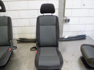 Używane Fotel tylny Mazda Premacy 1.8 16V Cena € 37,50 Procedura marży oferowane przez Autobedrijf Brooks