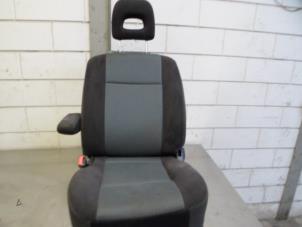 Używane Fotel lewy Mazda Premacy 1.8 16V Cena € 50,00 Procedura marży oferowane przez Autobedrijf Brooks