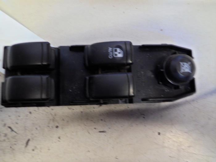 Usados Interruptor combinado de ventanillas Chevrolet Lacetti (KLAN) 1.4 16V Precio € 15,00 Norma de margen ofrecido por Autobedrijf Brooks