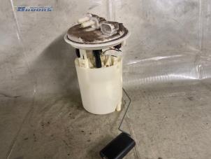 Usados Bomba eléctrica de combustible Renault Clio II (BB/CB) 1.4 Precio € 20,00 Norma de margen ofrecido por Autobedrijf Brooks