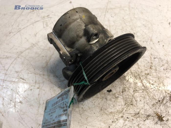 Usagé Pompe de direction Renault Vel Satis (BJ) 3.0 dCi V6 24V Prix € 15,00 Règlement à la marge proposé par Autobedrijf Brooks