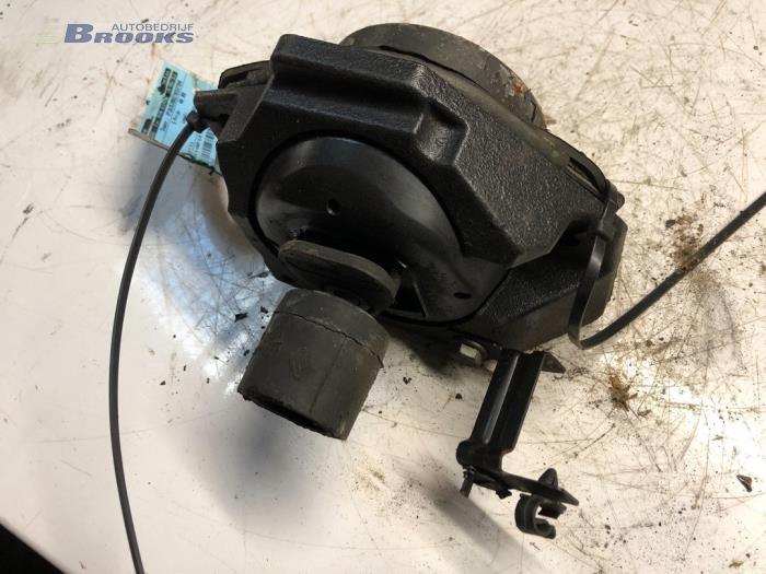 Used Engine mount Renault Vel Satis (BJ) 3.0 dCi V6 24V Price € 20,00 Margin scheme offered by Autobedrijf Brooks