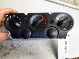 Usados Panel de control de calefacción Ford Fiesta 5 (JD/JH) 1.3 Precio € 20,00 Norma de margen ofrecido por Autobedrijf Brooks