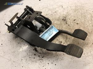 Używane Zestaw pedalów Ford Fiesta 5 (JD/JH) 1.3 Cena € 20,00 Procedura marży oferowane przez Autobedrijf Brooks