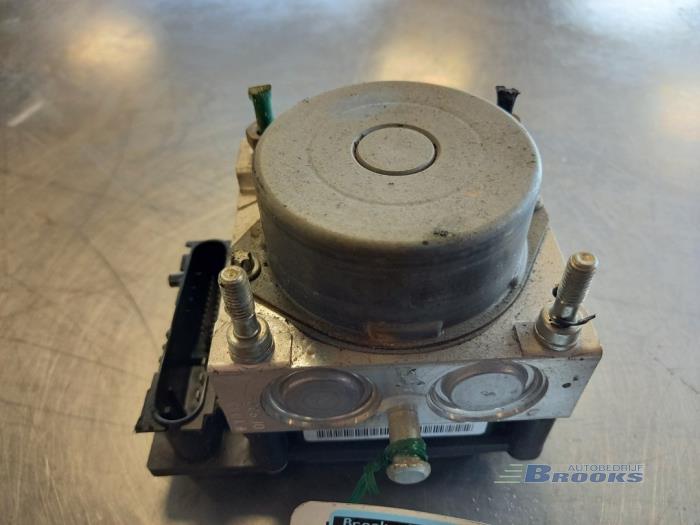 Usagé Pompe ABS Renault Modus/Grand Modus (JP) 1.2 16V Prix € 62,50 Règlement à la marge proposé par Autobedrijf Brooks
