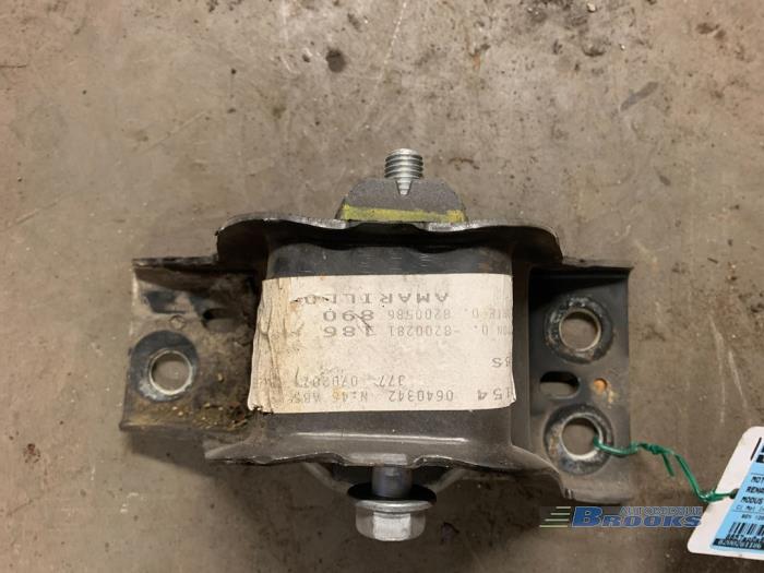 Usagé Support moteur Renault Modus/Grand Modus (JP) 1.2 16V Prix € 20,00 Règlement à la marge proposé par Autobedrijf Brooks