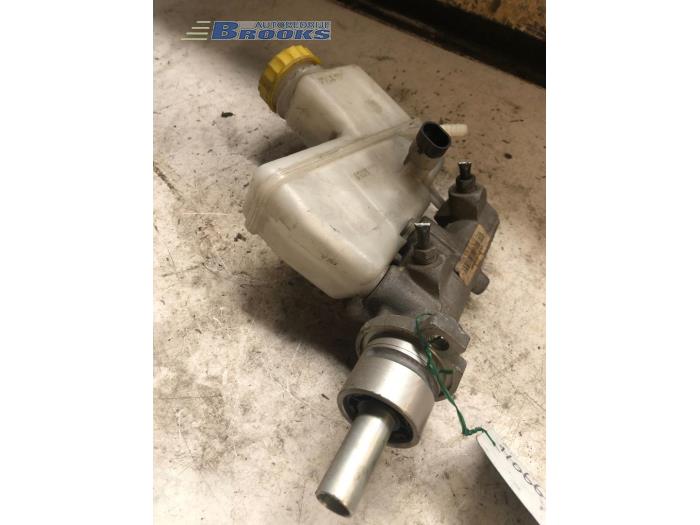 Używane Pompa hamulcowa Fiat Stilo (192A/B) 1.9 JTD 115 Cena € 25,00 Procedura marży oferowane przez Autobedrijf Brooks