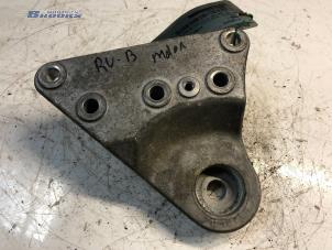 Engine mount from a Saab 9-5 Estate (YS3E) 3.0 TiD V6 24V 2002