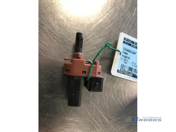 Używane Przelacznik Ford Fiesta 5 (JD/JH) 1.4 TDCi Cena € 5,00 Procedura marży oferowane przez Autobedrijf Brooks