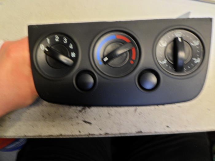 Panel de control de calefacción de un Ford Fiesta 5 (JD/JH) 1.4 TDCi 2007