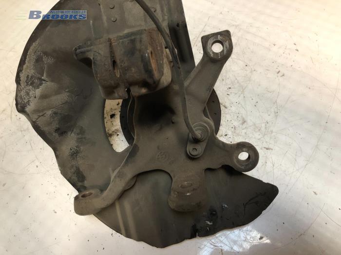 Knuckle, front right from a BMW 3 serie (E46/4) 320d 16V 2001