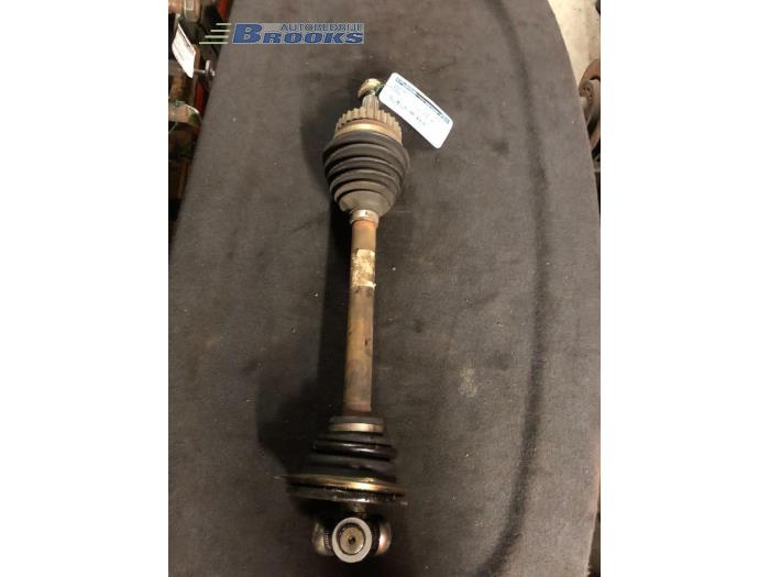 Gebrauchte Antriebswelle links vorne Renault Safrane I 2.5 RN,RT,RXE Preis € 10,00 Margenregelung angeboten von Autobedrijf Brooks