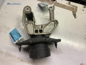Used Gearbox mount Renault Safrane I 2.5 RN,RT,RXE Price € 15,00 Margin scheme offered by Autobedrijf Brooks
