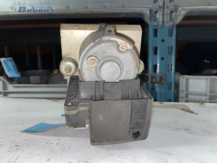 Begagnade ABS-pump Renault Safrane I 2.5 RN,RT,RXE Pris € 25,00 Marginaltabell erbjuds av Autobedrijf Brooks