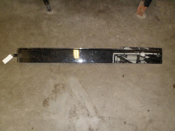 Sliding door rail trim