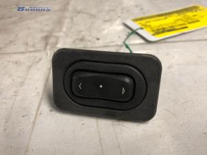 Used Electric window switch Opel Corsa C (F08/68) 1.2 16V Price on request offered by Autobedrijf Brooks