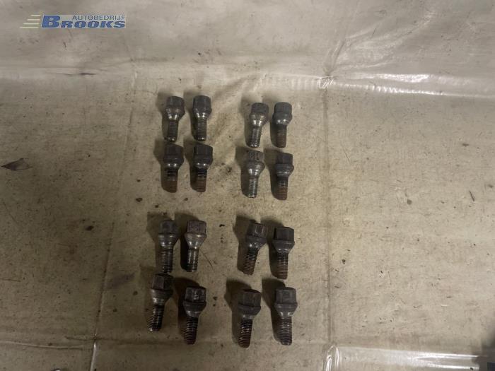 Set of wheel bolts from a Renault Megane Scénic (JA) 1.6 RT 1998