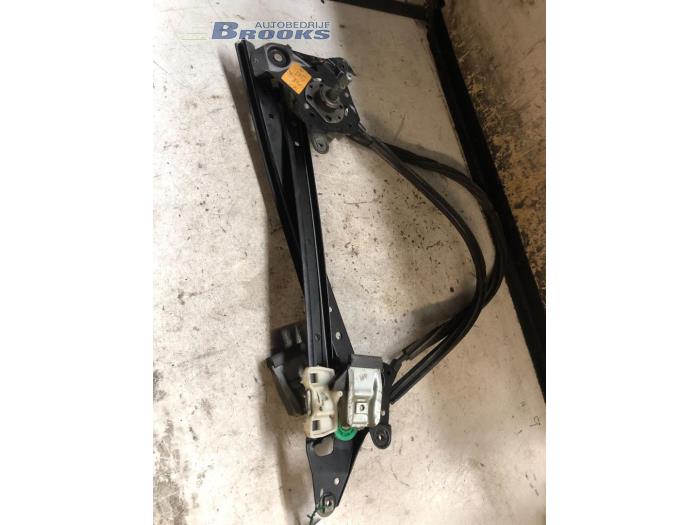 Door manual window regulator