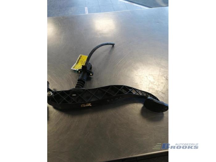 Clutch pedal Volkswagen Transporter T5 2.5 TDi 7H1721315