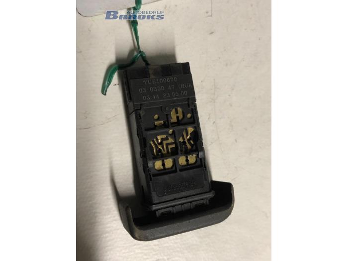 Fog light switch from a Land Rover Discovery II 2.5 Td5 2000