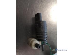 Used Windscreen washer pump Mitsubishi Colt (Z2/Z3) 1.3 16V Price € 5,00 Margin scheme offered by Autobedrijf Brooks
