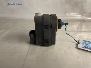 Used Headlight motor Opel Vivaro 1.9 DI Price € 5,00 Margin scheme offered by Autobedrijf Brooks