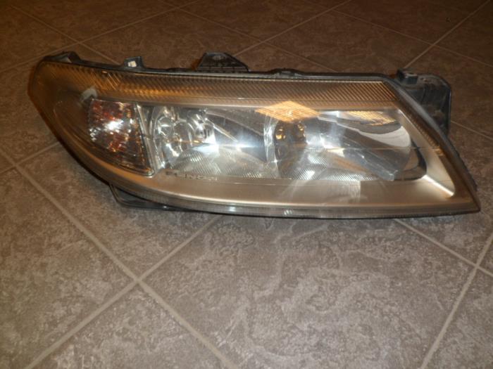 Headlight, right from a Renault Laguna II Grandtour (KG) 1.9 dCi 120 2003