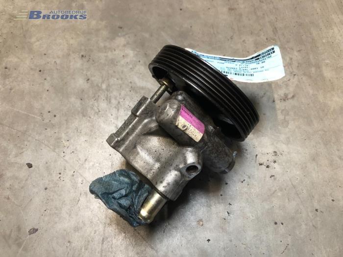 Usagé Pompe de direction Renault Laguna II Grandtour (KG) 1.8 16V Prix € 15,00 Règlement à la marge proposé par Autobedrijf Brooks