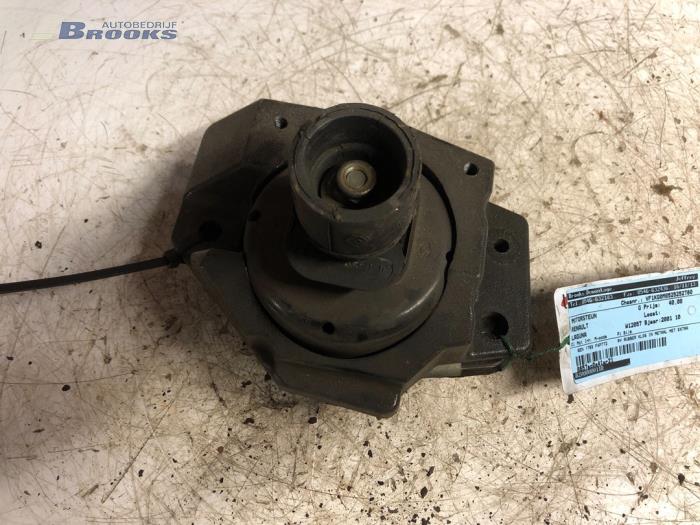 Used Engine mount Renault Laguna II Grandtour (KG) 1.8 16V Price € 20,00 Margin scheme offered by Autobedrijf Brooks