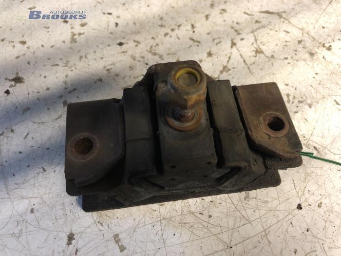 Usagé Support moteur Peugeot Boxer (230P) 2.5TD di 12V Prix € 15,00 Règlement à la marge proposé par Autobedrijf Brooks