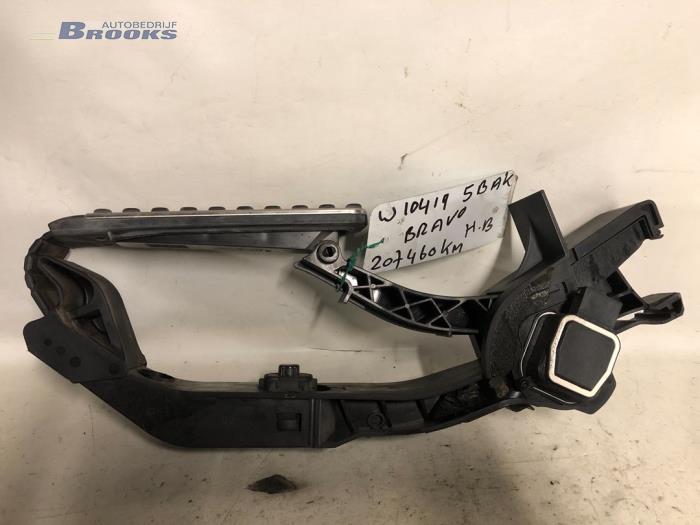 Begagnade Gaspedalsensor Mercedes E (W211) 3.0 E-280 CDI V6 24V Pris € 50,00 Marginaltabell erbjuds av Autobedrijf Brooks