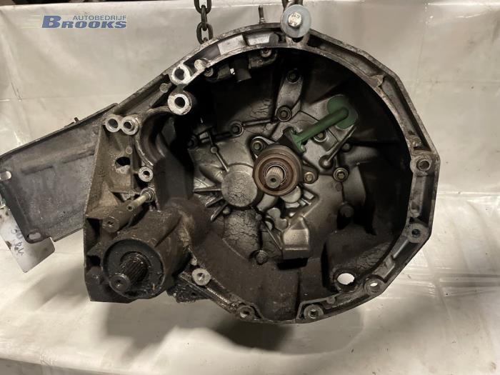 Getriebe van een Renault Laguna II Grandtour (KG) 1.9 dCi 100 2004
