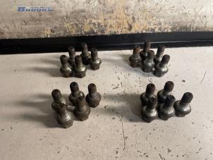Used Set of wheel bolts Opel Movano Combi 2.5 DTI Price € 10,00 Margin scheme offered by Autobedrijf Brooks
