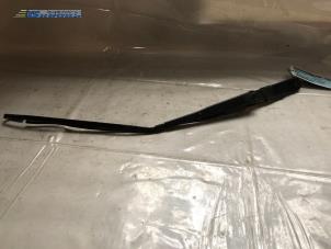 Used Front wiper arm Opel Movano Combi 2.5 DTI Price on request offered by Autobedrijf Brooks