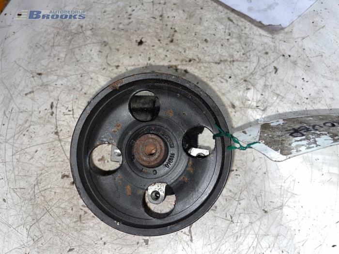 Usagé Pompe de direction Renault Laguna II Grandtour (KG) 1.9 dCi 100 Prix € 20,00 Règlement à la marge proposé par Autobedrijf Brooks