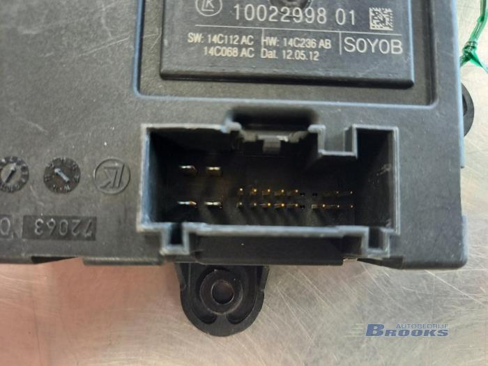 Central door locking module from a Ford Mondeo IV Wagon 1.6 EcoBoost 16V 2012