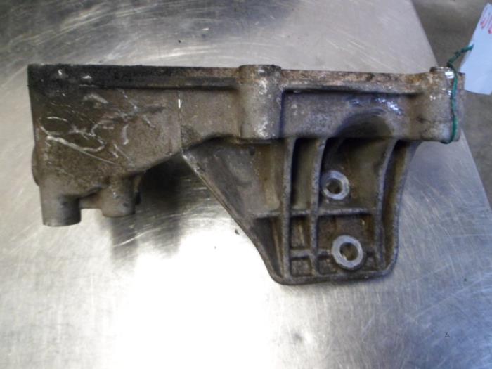 Used Engine mount Iveco New Daily IV 40C15V, 40C15V/P Price € 20,00 Margin scheme offered by Autobedrijf Brooks