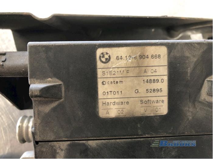 Radiator fluid heating module from a BMW 3 serie (E46/4) 320d 16V 2001
