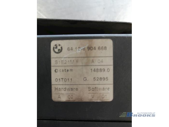 Radiator fluid heating module from a BMW 3 serie (E46/4) 320d 16V 2001